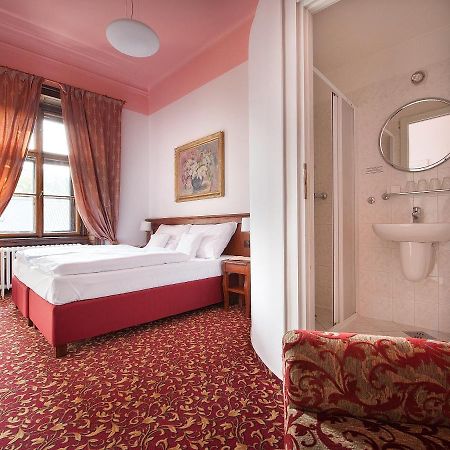 Ea Zamecky Hotel Hrubá Skála Esterno foto