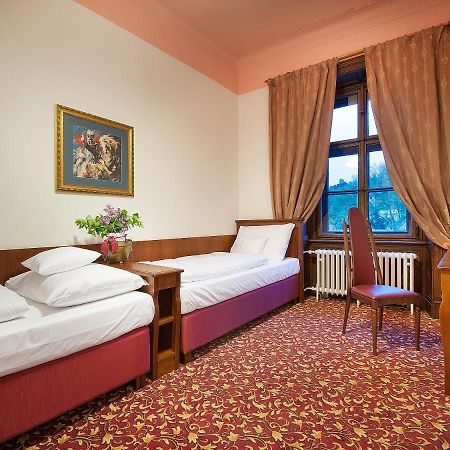 Ea Zamecky Hotel Hrubá Skála Esterno foto