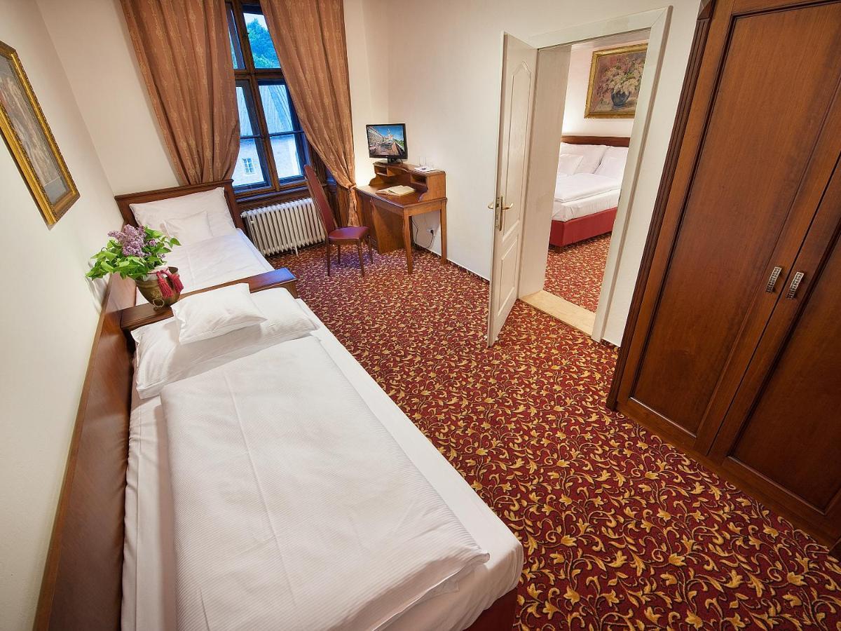Ea Zamecky Hotel Hrubá Skála Esterno foto
