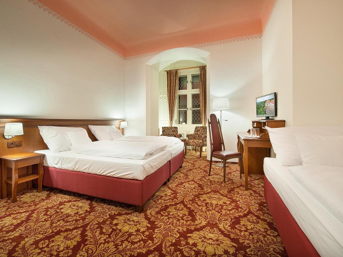 Ea Zamecky Hotel Hrubá Skála Esterno foto