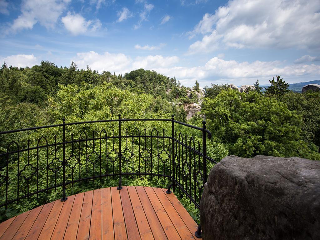 Ea Zamecky Hotel Hrubá Skála Esterno foto