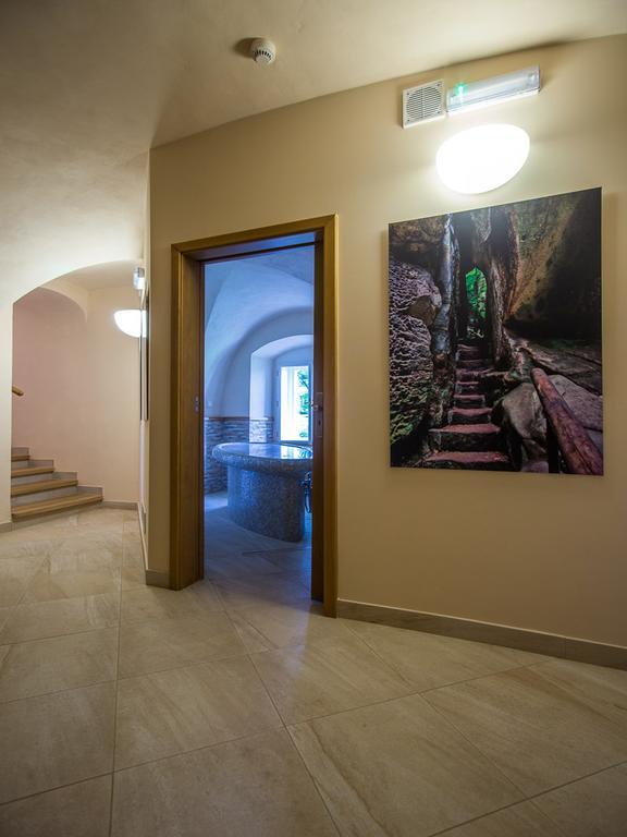 Ea Zamecky Hotel Hrubá Skála Esterno foto