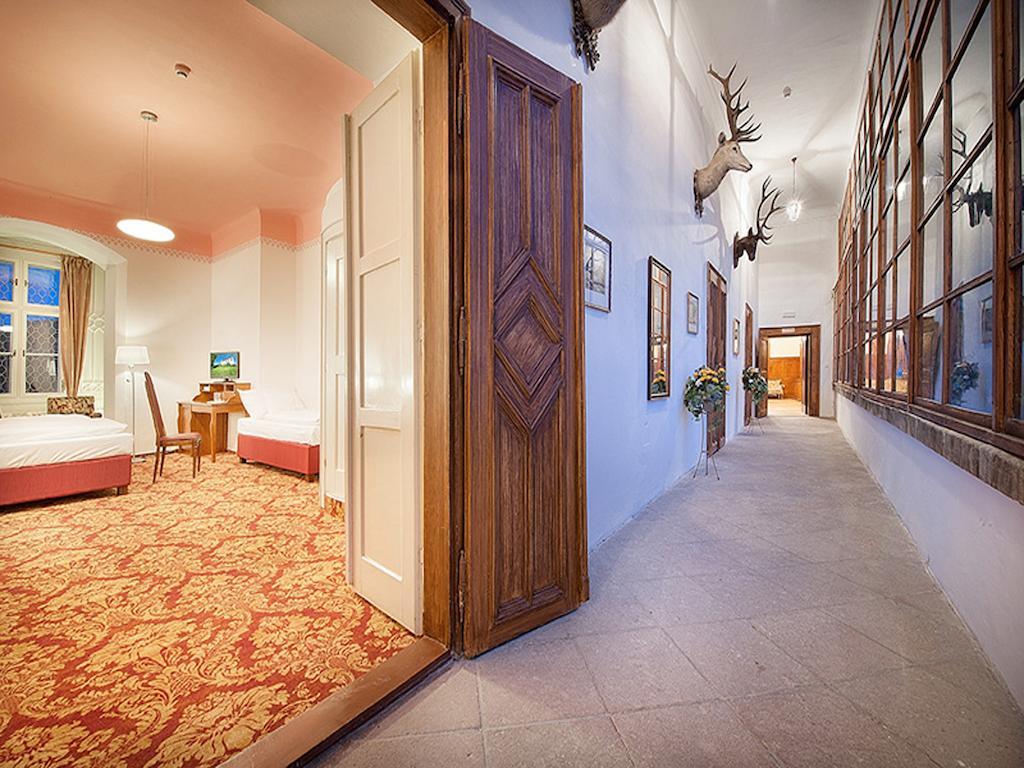 Ea Zamecky Hotel Hrubá Skála Esterno foto