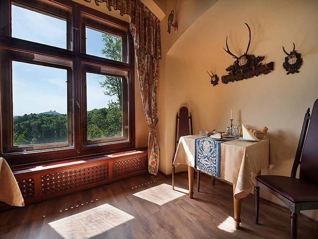 Ea Zamecky Hotel Hrubá Skála Esterno foto