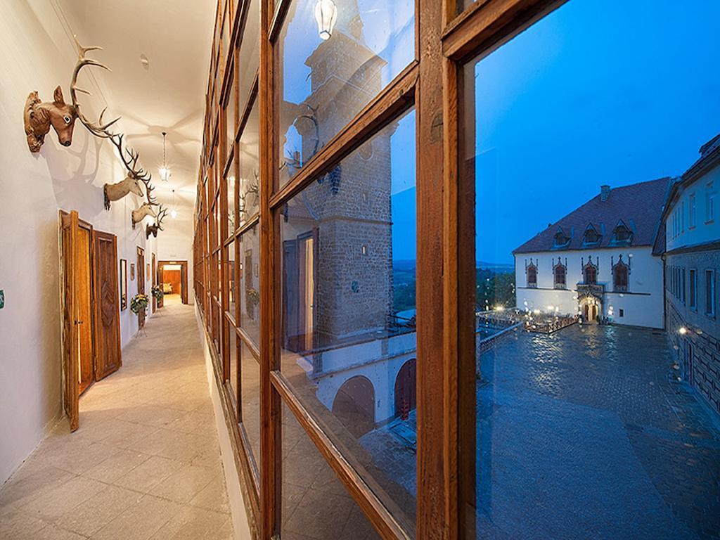 Ea Zamecky Hotel Hrubá Skála Esterno foto
