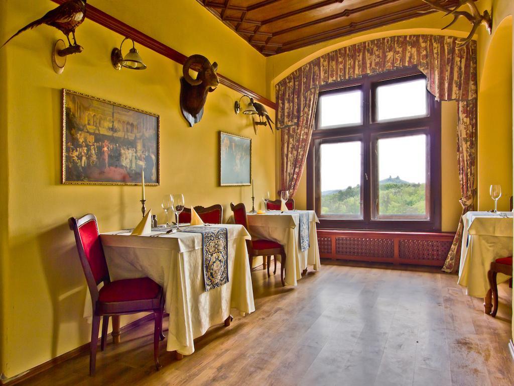Ea Zamecky Hotel Hrubá Skála Esterno foto
