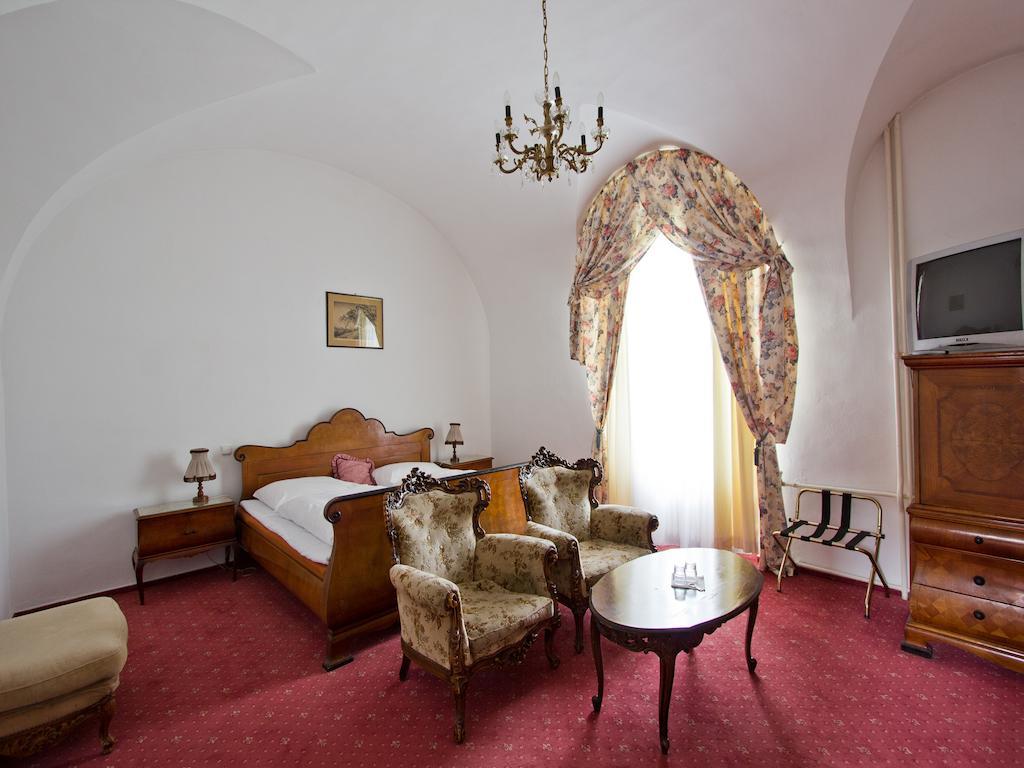 Ea Zamecky Hotel Hrubá Skála Esterno foto