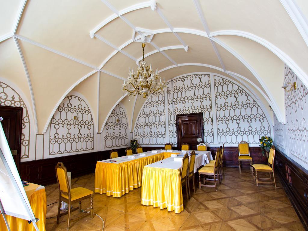 Ea Zamecky Hotel Hrubá Skála Esterno foto