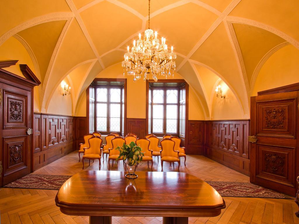 Ea Zamecky Hotel Hrubá Skála Esterno foto