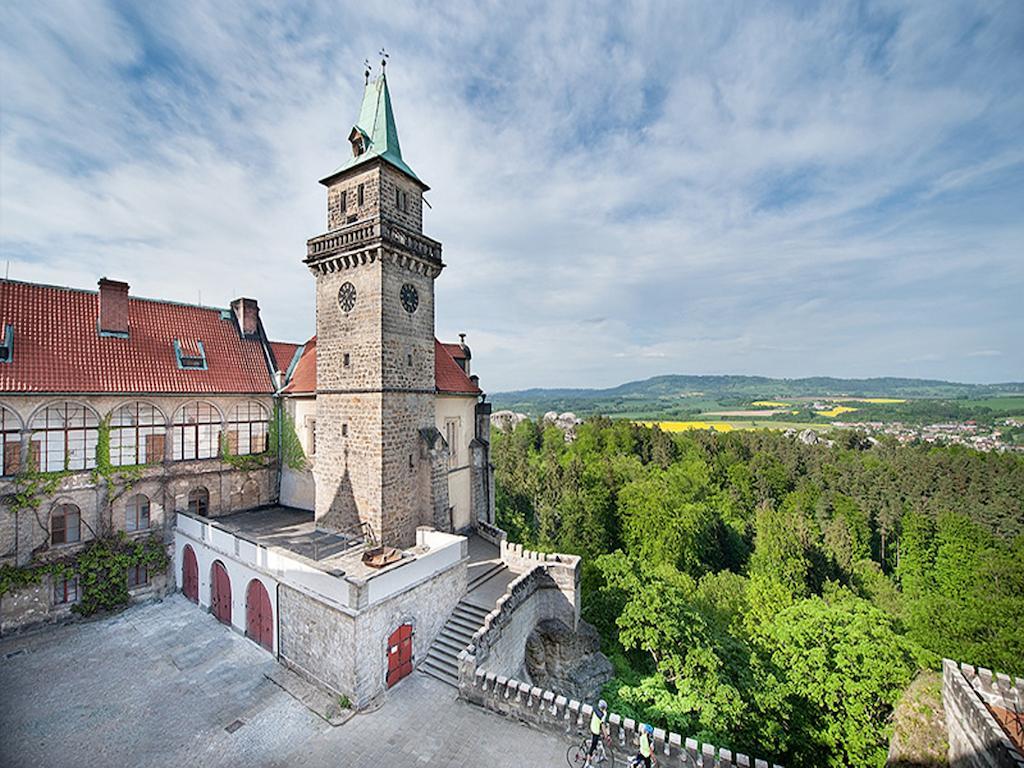 Ea Zamecky Hotel Hrubá Skála Esterno foto