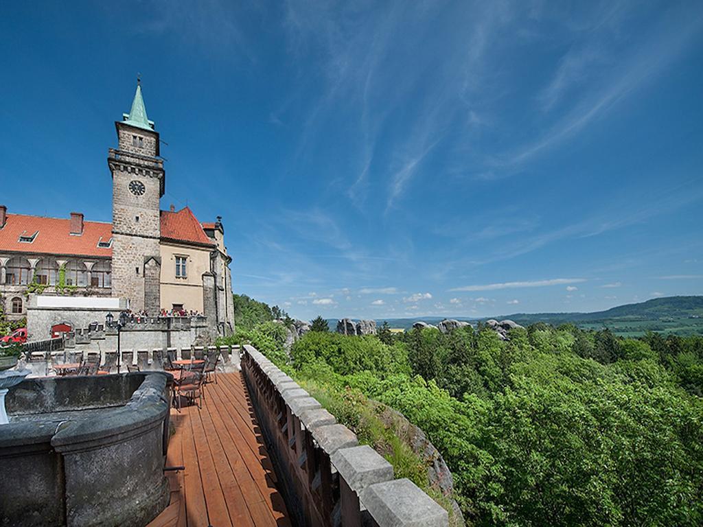 Ea Zamecky Hotel Hrubá Skála Esterno foto