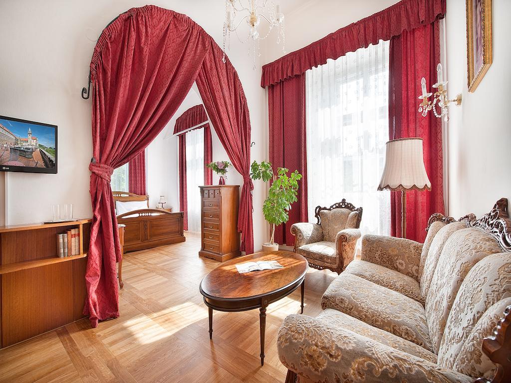 Ea Zamecky Hotel Hrubá Skála Esterno foto
