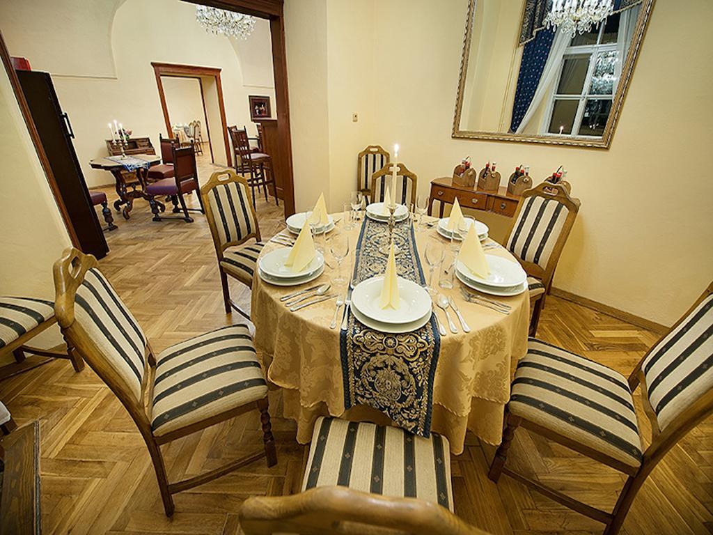 Ea Zamecky Hotel Hrubá Skála Esterno foto