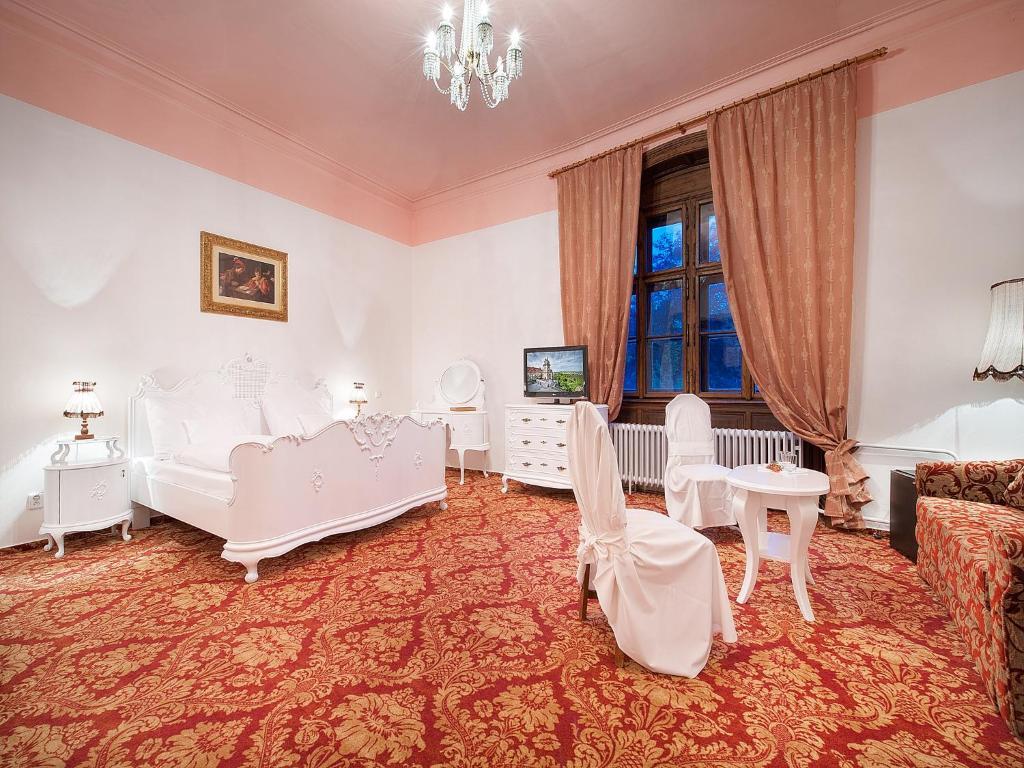 Ea Zamecky Hotel Hrubá Skála Esterno foto